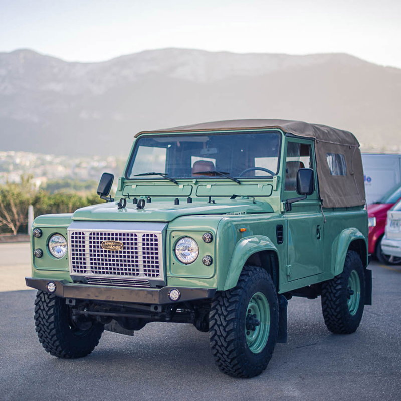 Available - CUSTOM LAND ROVER DEFENDER 90 - Autology Motors